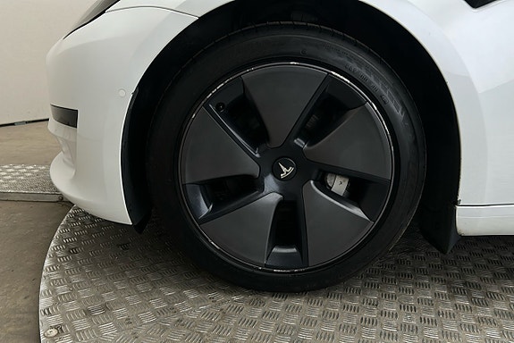 Tesla Model 3 11 of 24