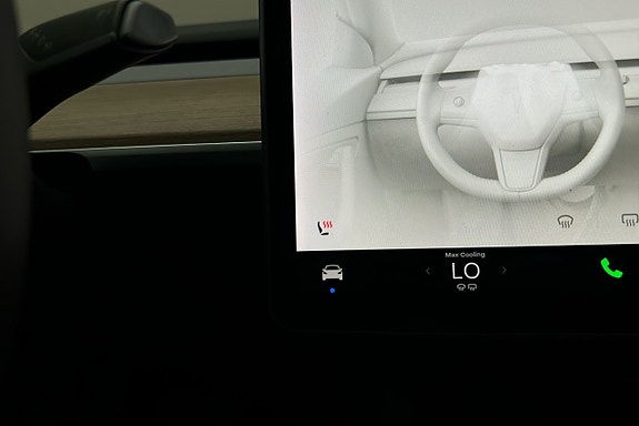 Tesla Model 3 20 of 24