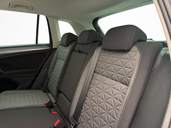 Volkswagen Tiguan 17 of 30