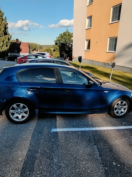 BMW 120i 3 of 6