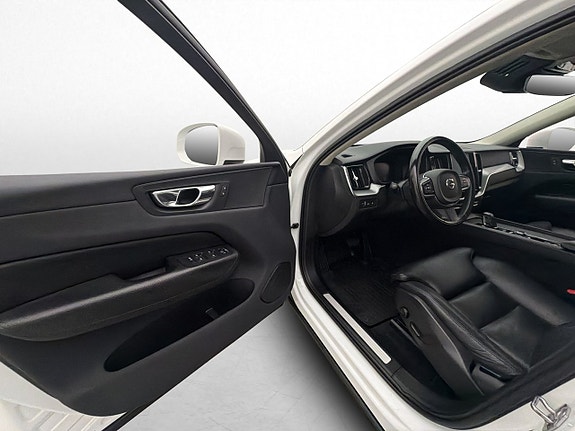 Volvo XC60 11 of 30
