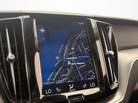 Volvo XC60 18 of 30