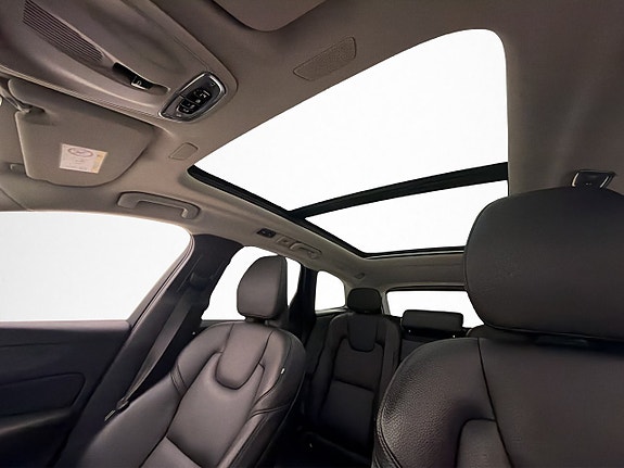 Volvo XC60 12 of 30