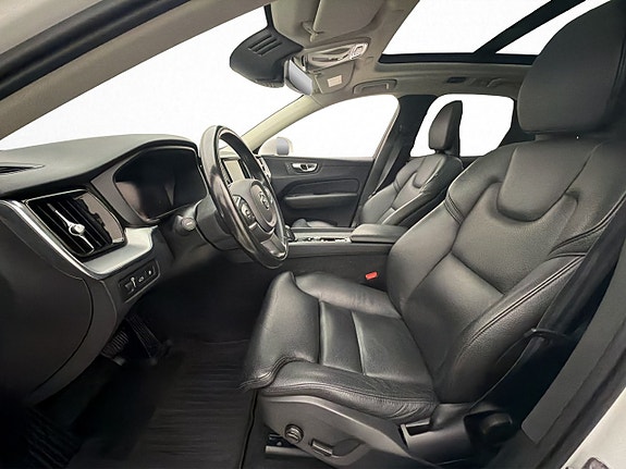 Volvo XC60 13 of 30