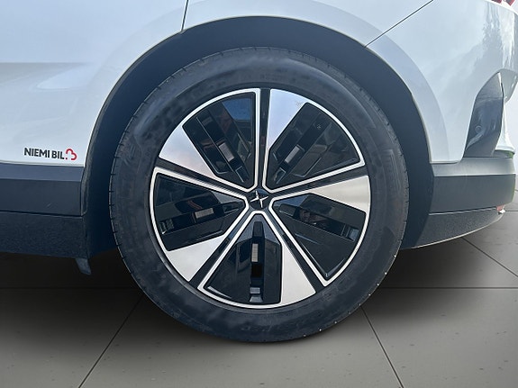 Polestar 4 14 of 23