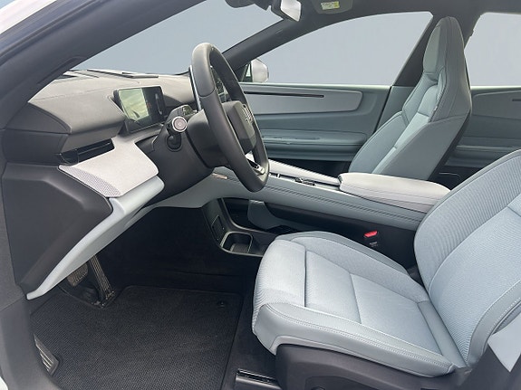 Polestar 4 7 of 23