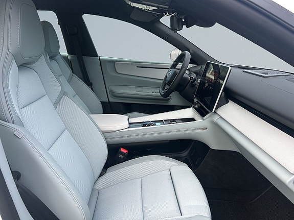 Polestar 4 10 of 23