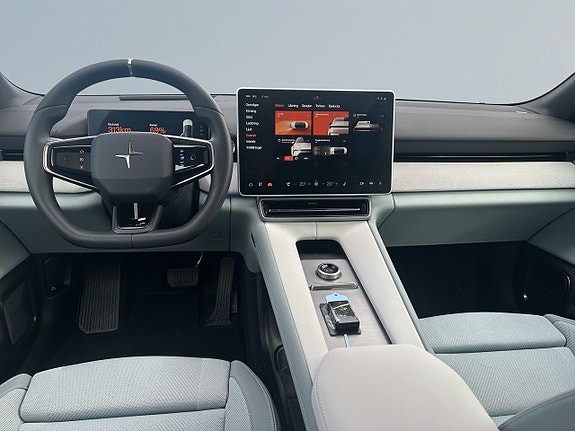 Polestar 4 8 of 23