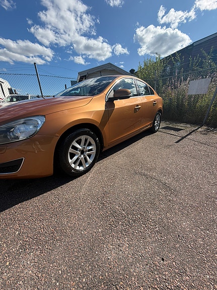 Volvo S60 3 of 20