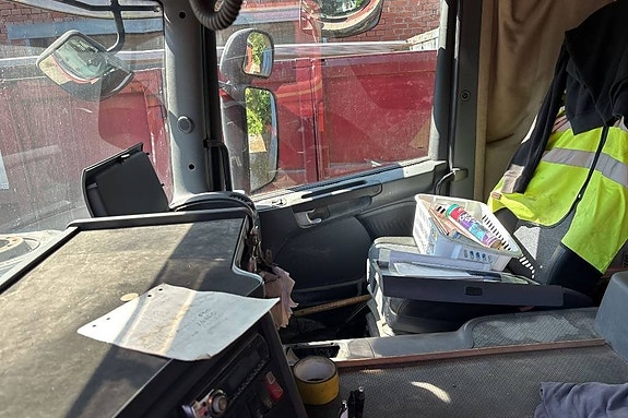 Scania P 380 LB 6x2 4 HNA 7 of 17
