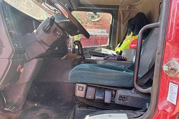 Scania P 380 LB 6x2 4 HNA 6 of 17