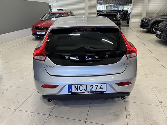 Volvo V40 3 of 21