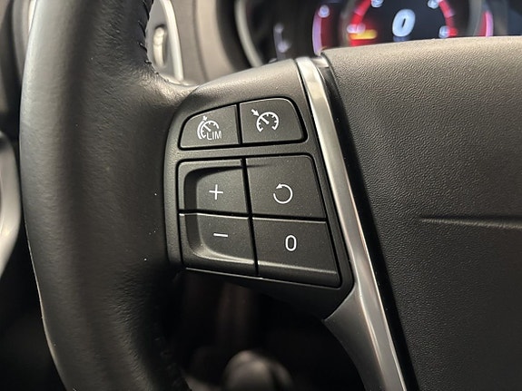Volvo V40 12 of 21