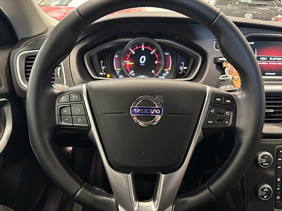 Volvo V40 11 of 21