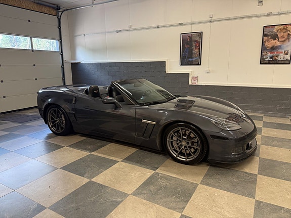 Chevrolet Corvette 2 of 30