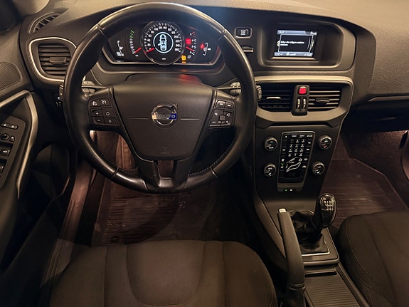 Volvo V40 10 of 17