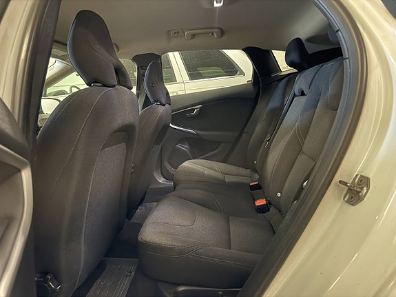 Volvo V40 14 of 17