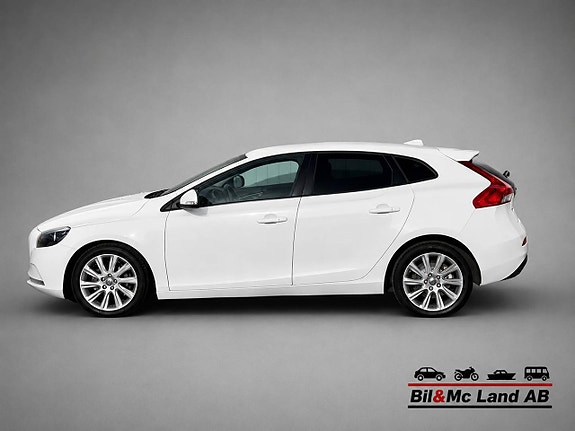 Volvo V40 2 of 17