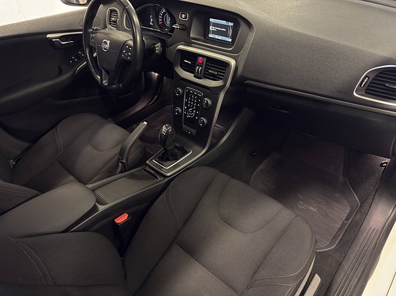 Volvo V40 15 of 17