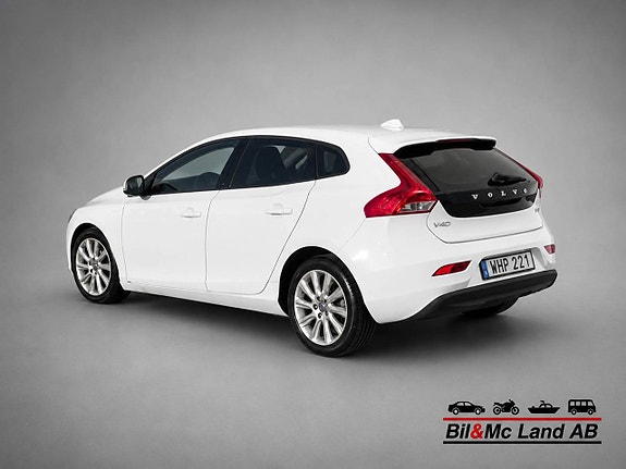 Volvo V40 3 of 17