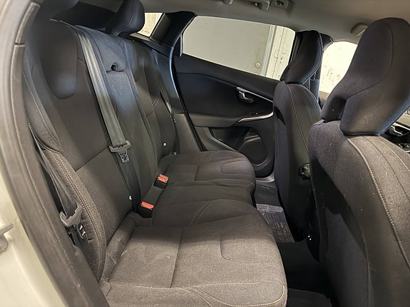 Volvo V40 17 of 17