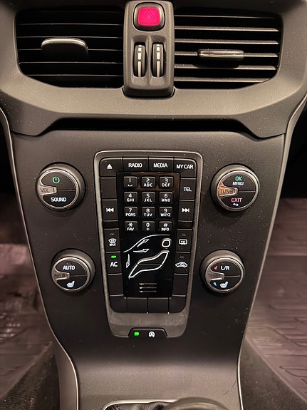 Volvo V40 11 of 17