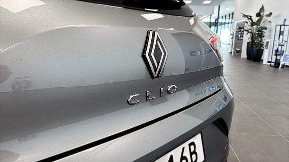 Renault Clio 22 of 22