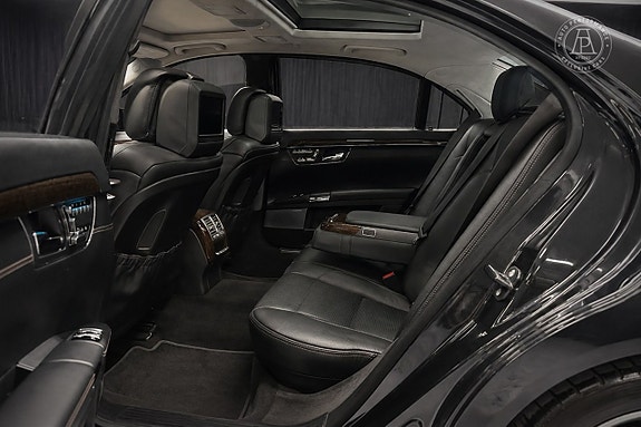 Mercedes-Benz S63 11 of 16