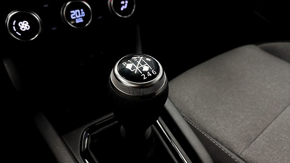 Renault Clio 19 of 22