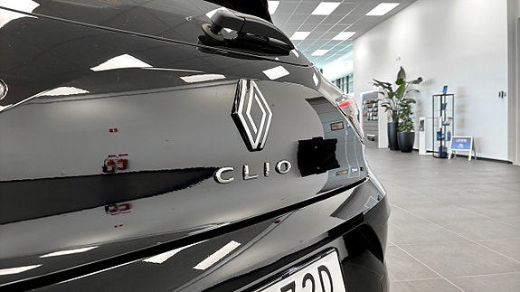 Renault Clio 22 of 22