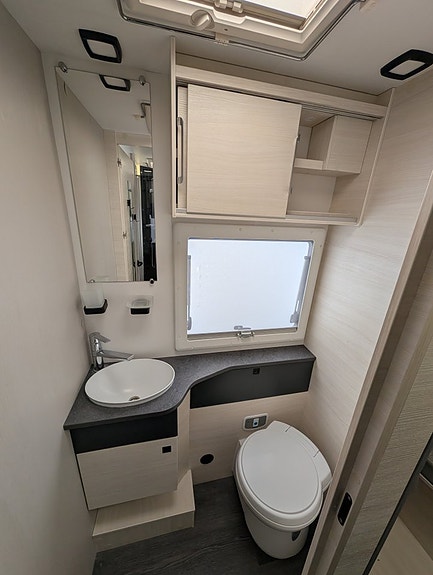 CHALLENGER 380 Graphite Ultimate 5-sits / 6 bäddar / Automat / 170HK / Taksäng 28 of 30