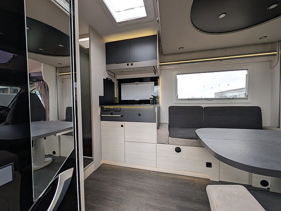 CHALLENGER 380 Graphite Ultimate 5-sits / 6 bäddar / Automat / 170HK / Taksäng 7 of 30