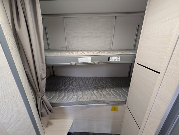 CHALLENGER 380 Graphite Ultimate 5-sits / 6 bäddar / Automat / 170HK / Taksäng 30 of 30