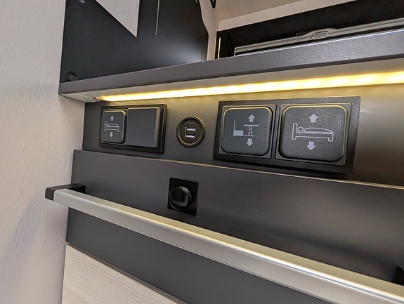 CHALLENGER 380 Graphite Ultimate 5-sits / 6 bäddar / Automat / 170HK / Taksäng 22 of 30