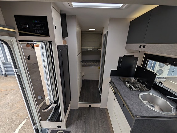 CHALLENGER 380 Graphite Ultimate 5-sits / 6 bäddar / Automat / 170HK / Taksäng 23 of 30