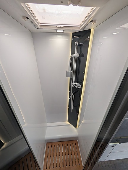 CHALLENGER 380 Graphite Ultimate 5-sits / 6 bäddar / Automat / 170HK / Taksäng 26 of 30