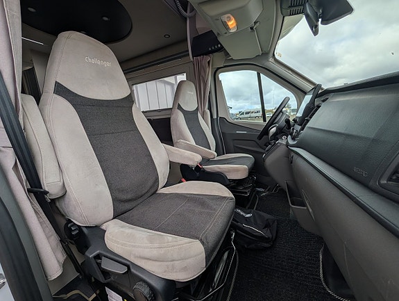 CHALLENGER 380 Graphite Ultimate 5-sits / 6 bäddar / Automat / 170HK / Taksäng 16 of 30