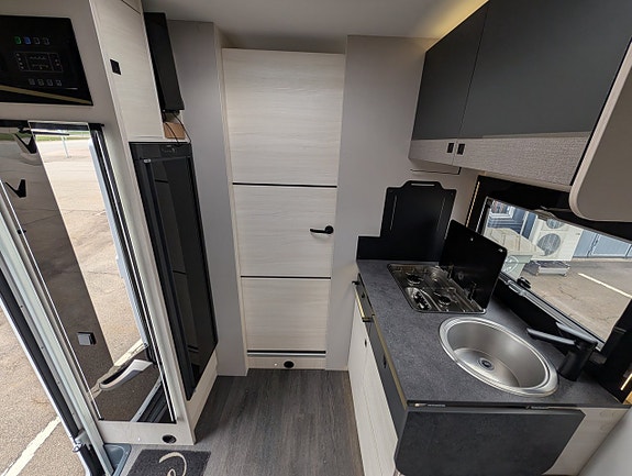 CHALLENGER 380 Graphite Ultimate 5-sits / 6 bäddar / Automat / 170HK / Taksäng 29 of 30