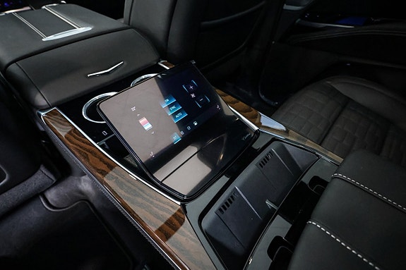 Cadillac Escalade 15 of 30