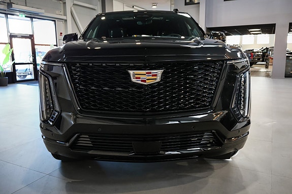 Cadillac Escalade 3 of 30