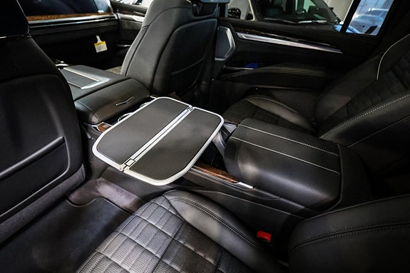 Cadillac Escalade 13 of 30