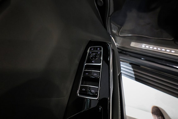 Cadillac Escalade 28 of 30