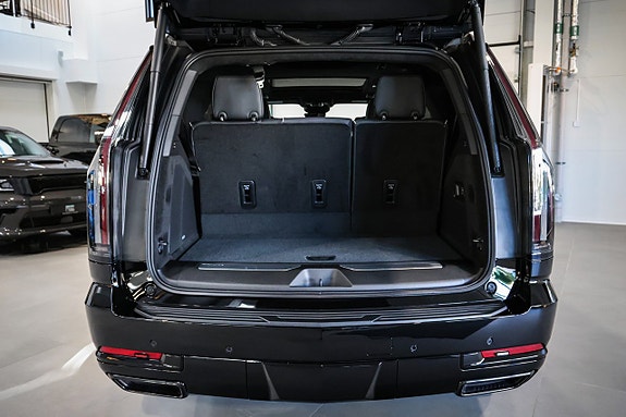 Cadillac Escalade 14 of 30