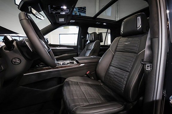 Cadillac Escalade 16 of 30