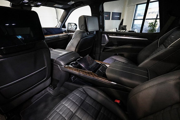 Cadillac Escalade 23 of 30