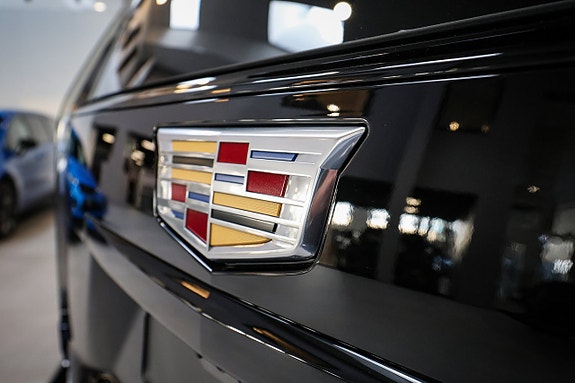 Cadillac Escalade 11 of 30