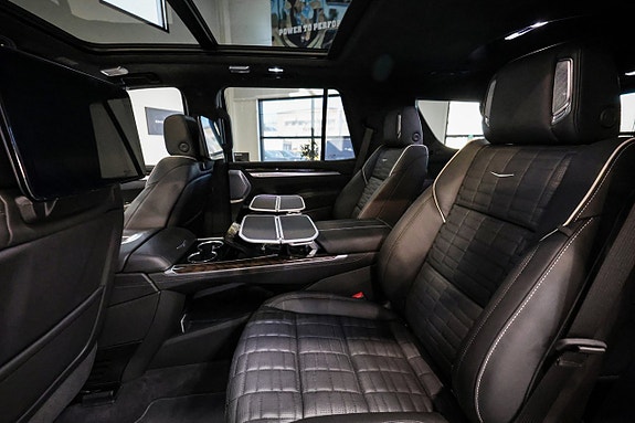Cadillac Escalade 21 of 30