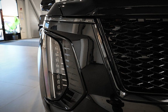 Cadillac Escalade 5 of 30