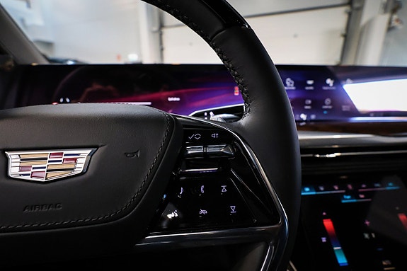 Cadillac Escalade 19 of 30