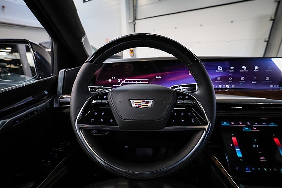 Cadillac Escalade 17 of 30